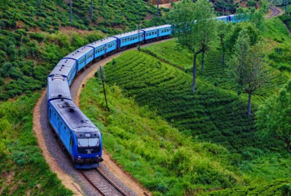 Đoàn tàu lăn bánh | Bài thơ Đoàn tàu lăn bánh